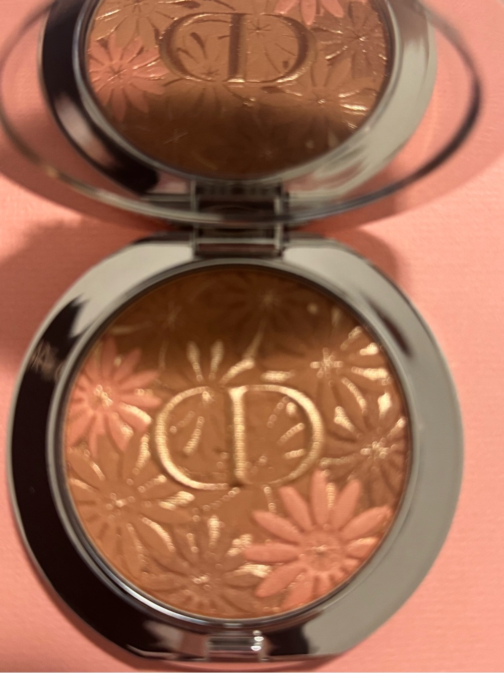 Dior White Daisy Embossed Compact with Red Ladybug Accent coral bronze - Picture 10 of 13